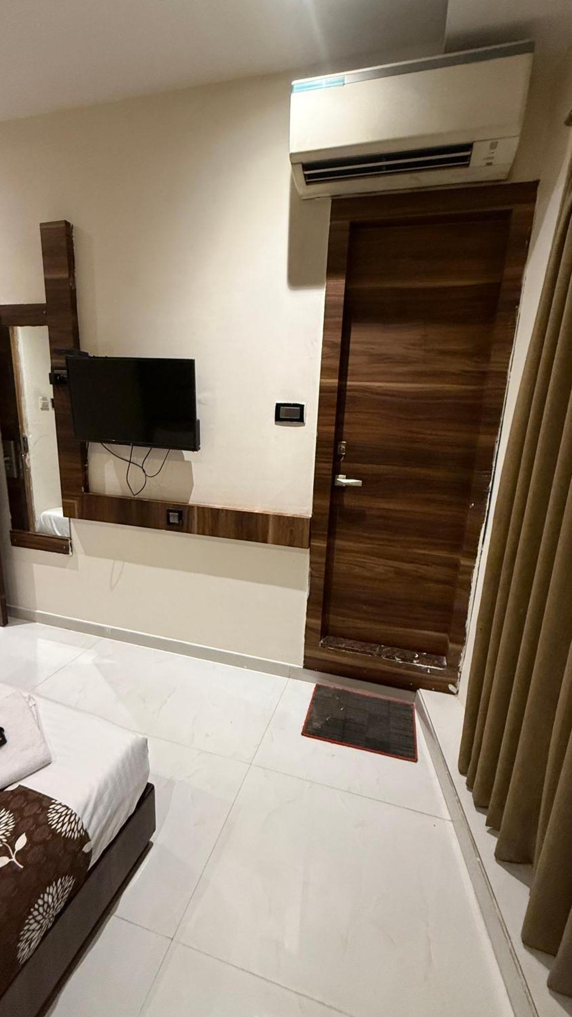 M E R I T O N Hotel T-2 ムンバイ エクステリア 写真
